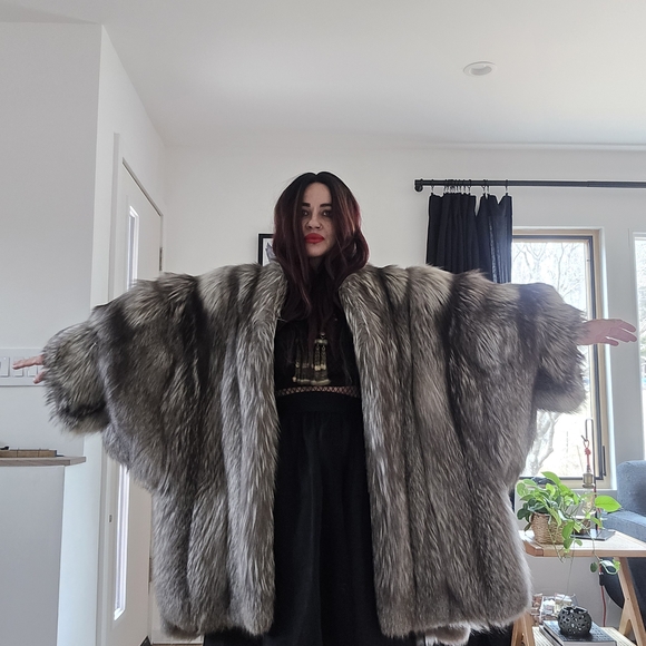 Luxurious Fox Fur Coat - Gray - Picture 2 of 16